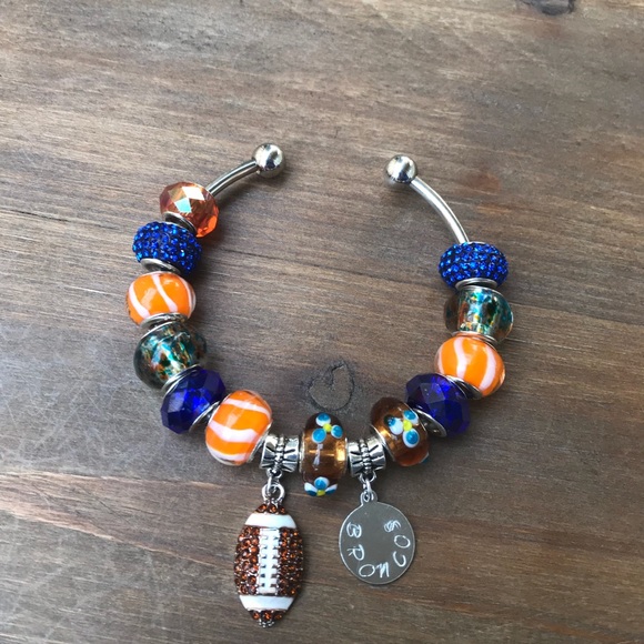 Broncos stamped charm bracelet - Picture 2 of 6